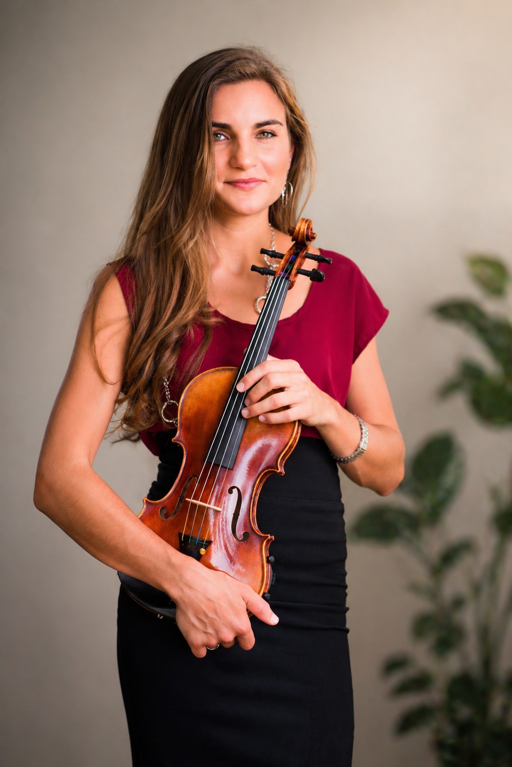 Portrait of Leandra Straka holding her violin