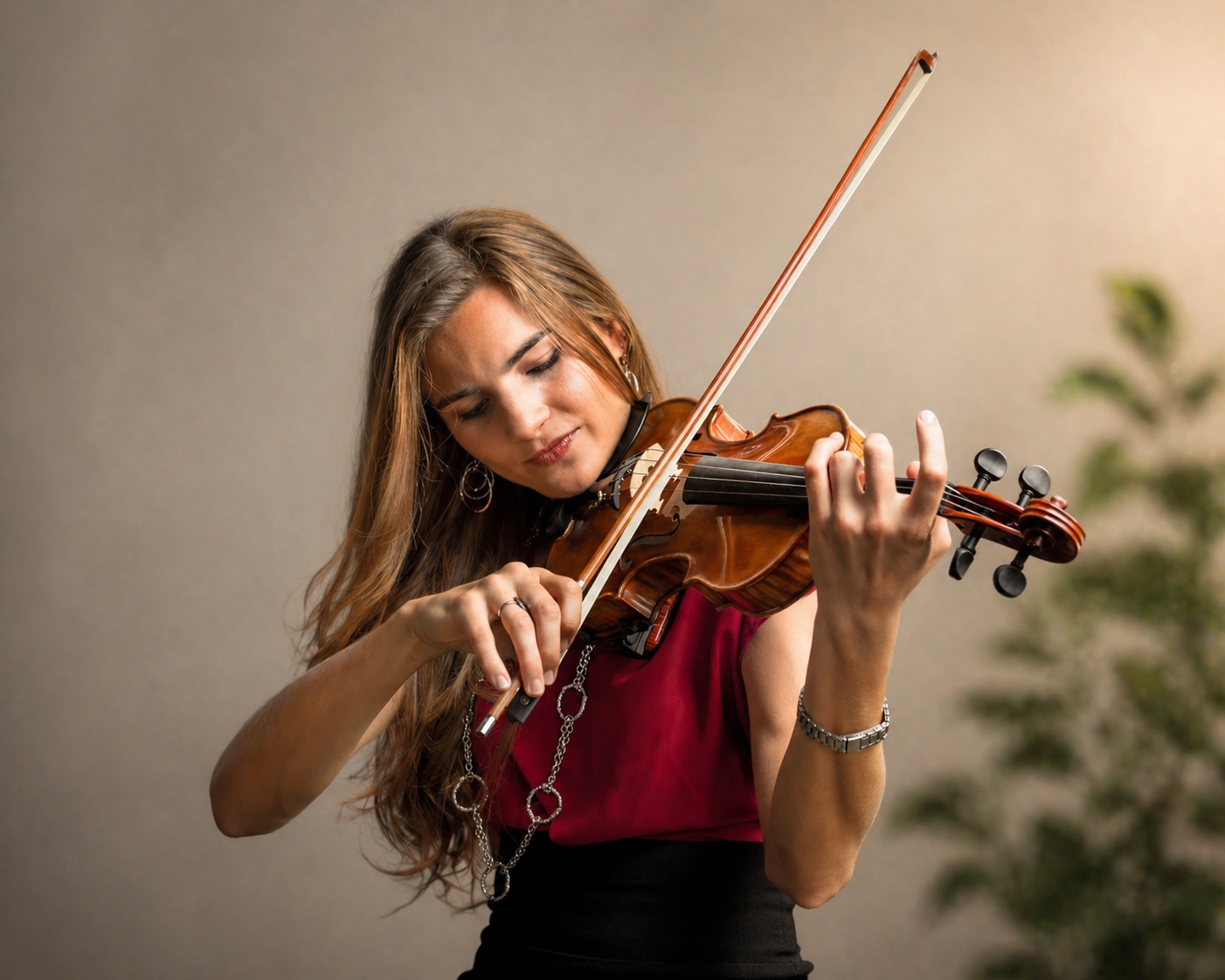 Leandra Straka playing the violin